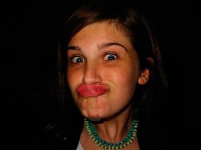 テープで変顔06