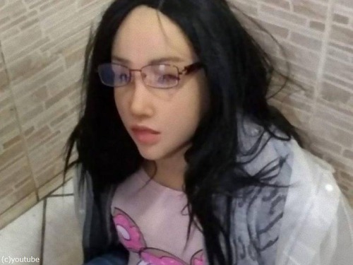 女装に変装して脱獄00