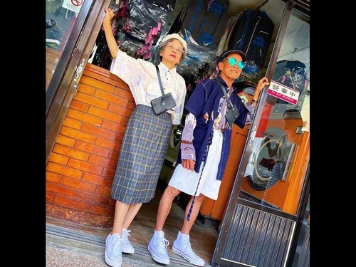 台湾のコインランドリー夫婦00