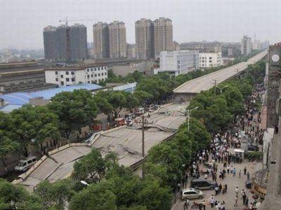 中国・高架橋事故00