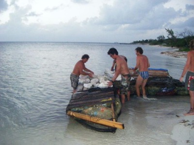 ペットボトルの島04