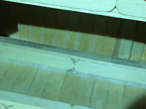 アイスキャンディのスティックで作られたギター06