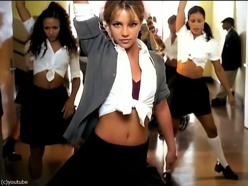 ブリトニー・スピアーズのキーボード奏者はこんな感じ?