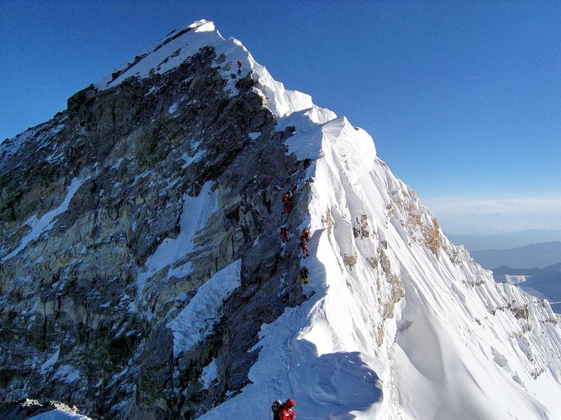 エベレストの頂上が本当はどうなっているか知ってる 衝撃的な写真 らばq