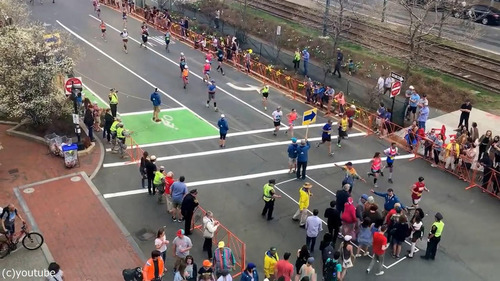 マラソン中の道路をどうやって渡るか01