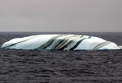 大理石やミントキャンディのような氷山01