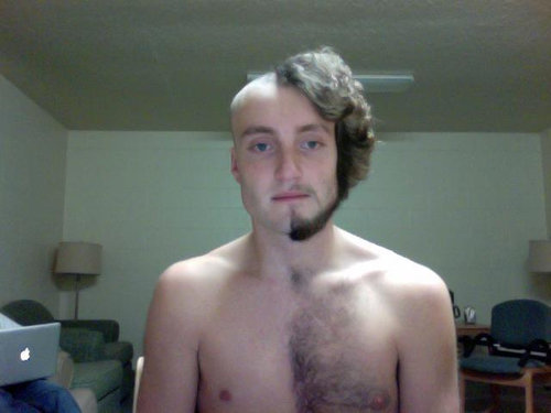 11奇抜なヘアスタイル