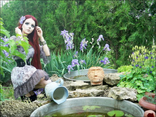 人形みたいな女性06