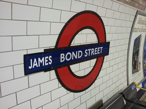 ロンドン地下鉄ゲリラステッカー07