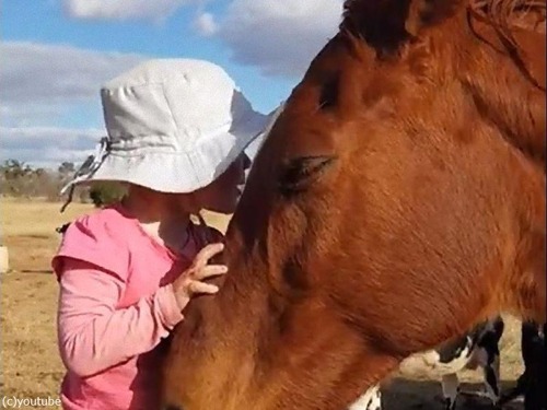 �Ϥ�3�Фν��λҤβΤ˥��åȥ�01