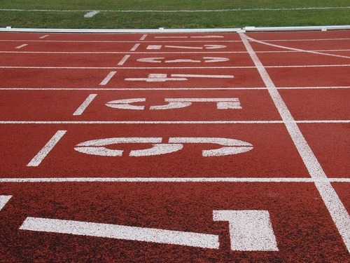 100ｍの過去の最高タイムと現在の最低タイム