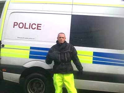 もっと格好いい指名手配写真を使ってくれ02