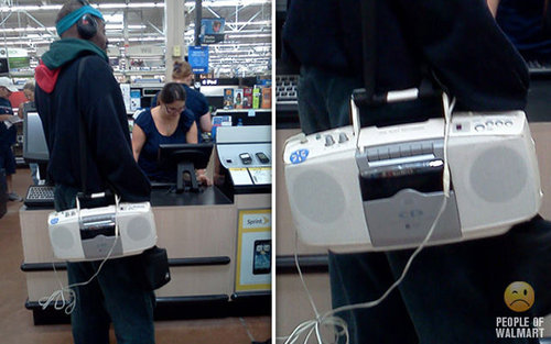 今時ラジカセを持ち歩くなんてクール!ファンキー!