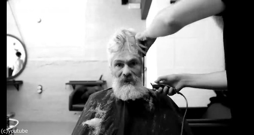 ホームレス男性が大変身02