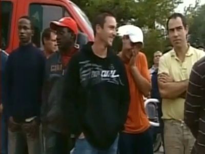 パンツ丸見えで逮捕された泥棒05