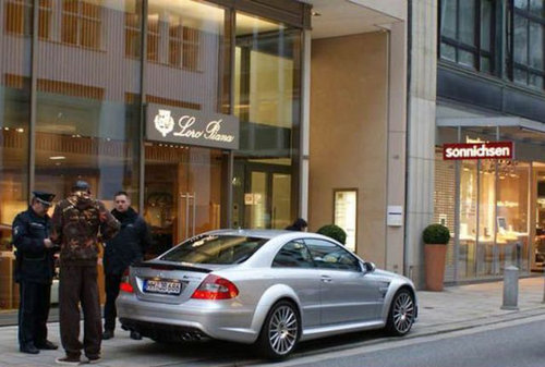 サッカーのスーパースターたちの車03