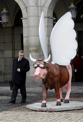 スペインの面白牛彫刻06