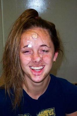 テープで変顔02