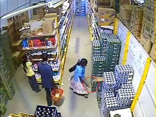 大胆なビール万引き
