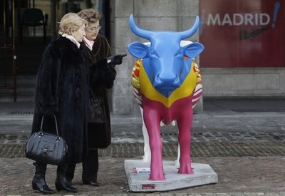 スペインの面白牛彫刻02