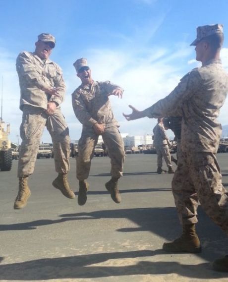 軍人のダースベイダーごっこ01