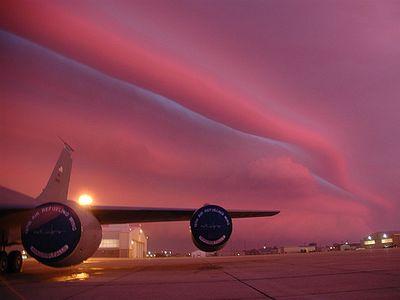 天地創造か終末のような空模様TOP