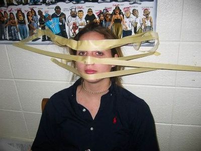 テープで変顔15