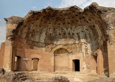 Thermae_with_Heliocaminus_Villa_Adriana