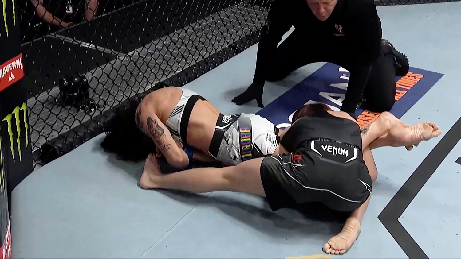 ヴィルナ ジャンジローバが2r終了時tko勝利 試合結果 村田夏南子のufc2戦目は元invicta Fc王者対決 ヴィルナ ジャンジローバvs村田夏南子が決定 6 19 Ufc Fight Night Lady Go ヴィルナ ジャンジローバが2r終了時tko勝利 試合結果 村田夏南子のufc2戦目は元invicta Fc王者対決 ヴィルナ ジャンジローバvs村田夏南子が決定 6 19 Ufc Fight Night Lady Go