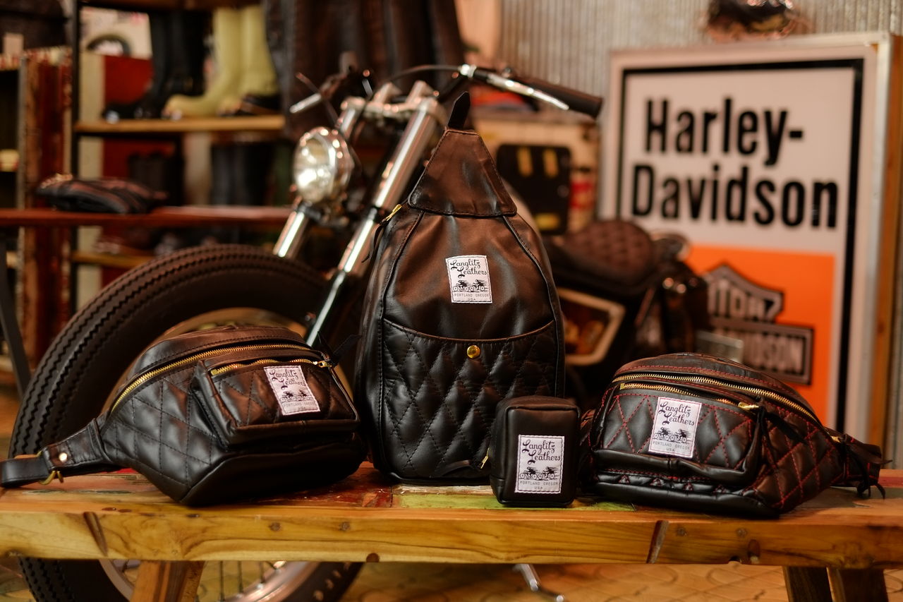 Langlitz Leathers ブラックドラムバッグ Langlitz Leathers ブラックドラムバッグ