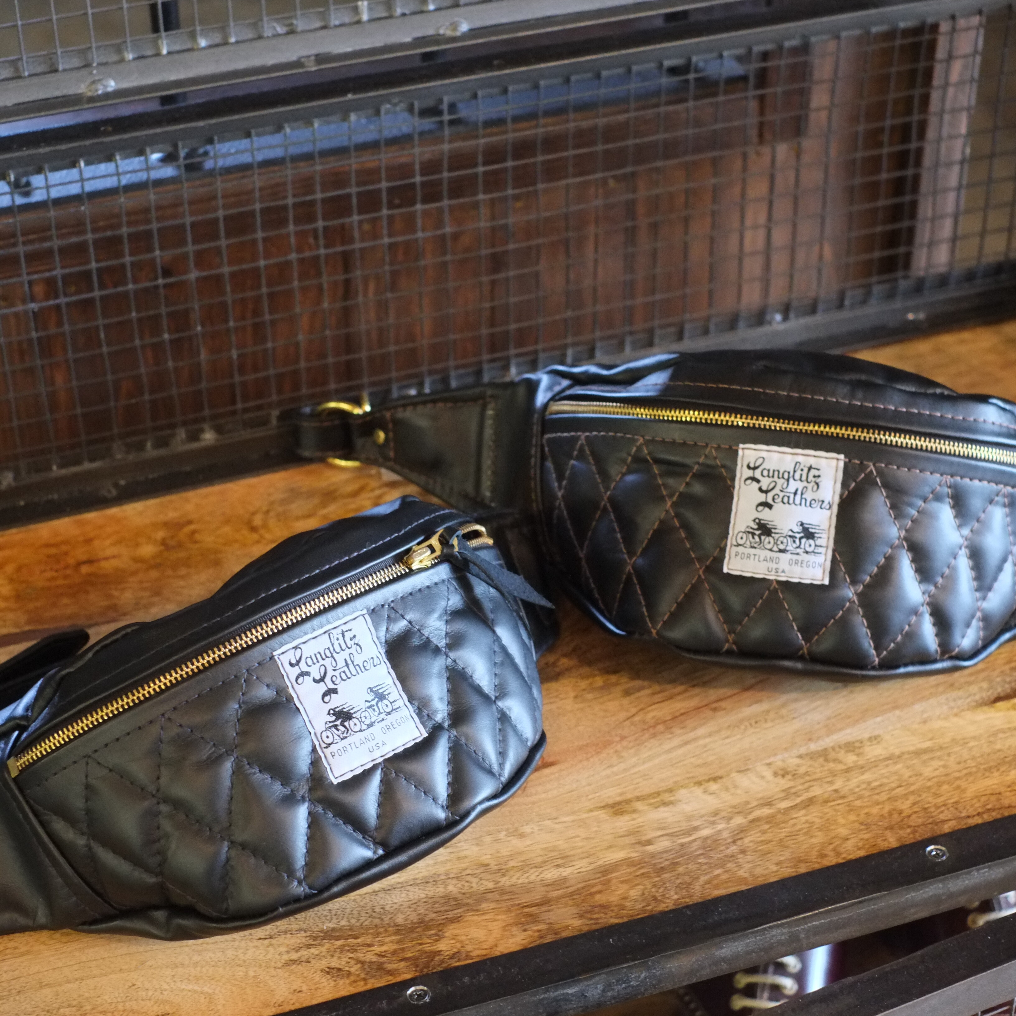 Langlitz Leathers ブラックドラムバッグ Langlitz Leathers ブラックドラムバッグ