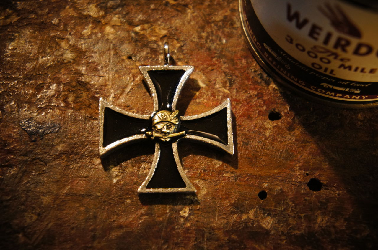 WEIRDO JEWELRY / Cross Top