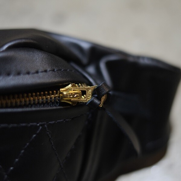 Langlitz Leathers ブラックキルティングバッグガンパース