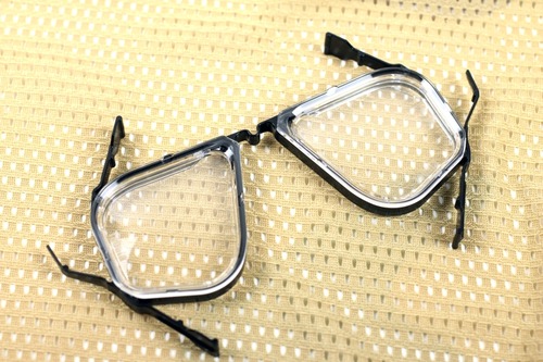 フレームとレンズを組み合わせたも