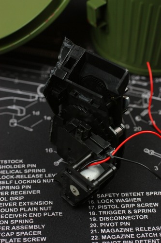 送弾口は給弾口の奥側に