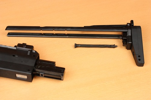 ストックとボルトスプリングとガイド