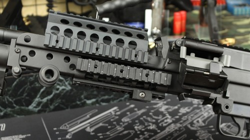 バイポッド収納用のパーツ