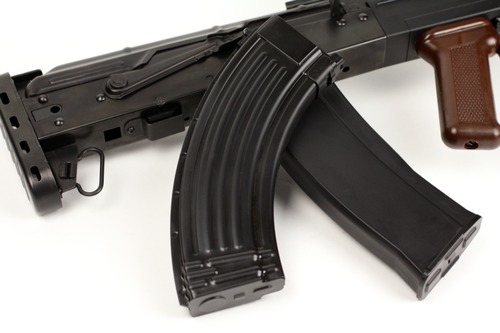 AKMのマガジンを付ける