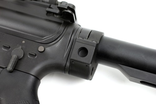 ストックパイプの根元側に挟み込むように装着