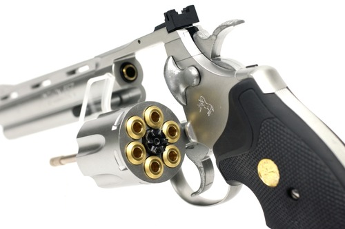 筒抜けになったシリンダーにカートを