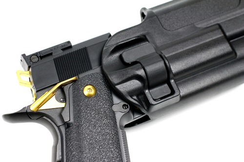 ロック時でも1cm程度銃が動く1