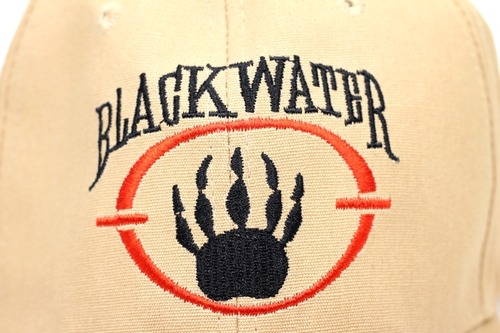 ブラックウォーターのロゴと社名が刺繍