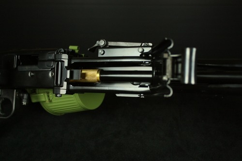 バレル交換カバーを開けるとホップアップ調整ができる