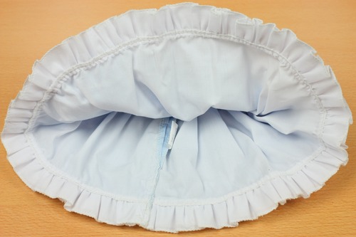 ドレスはスカート部分のみ裏地が縫ってある