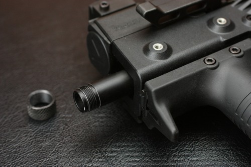 銃口には正ネジが切られている