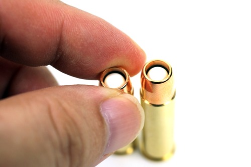 一般的なカートと同じように押し込むだけで給弾