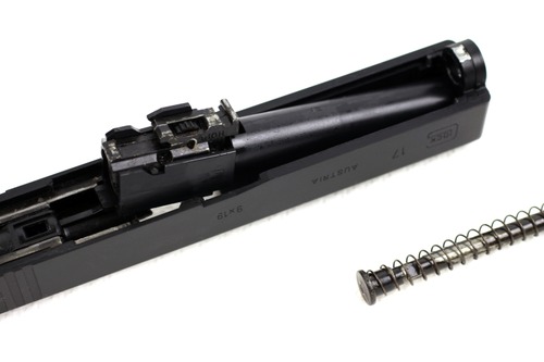 バレルを後部に引っ張る