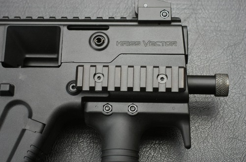 バレル長はハンドガン並