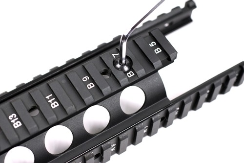 RISハンドガードのネジを緩め