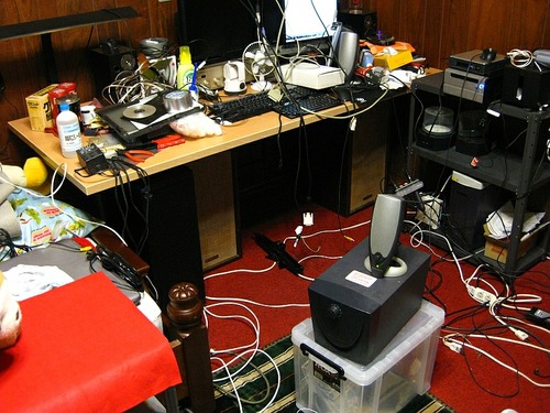 デジモノ好きの部屋といえば配線とパーツとかが・・・